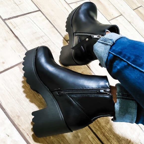 Last pairs 5.5 & 7"Alexa" 🖤booties - Picture 4 of 7